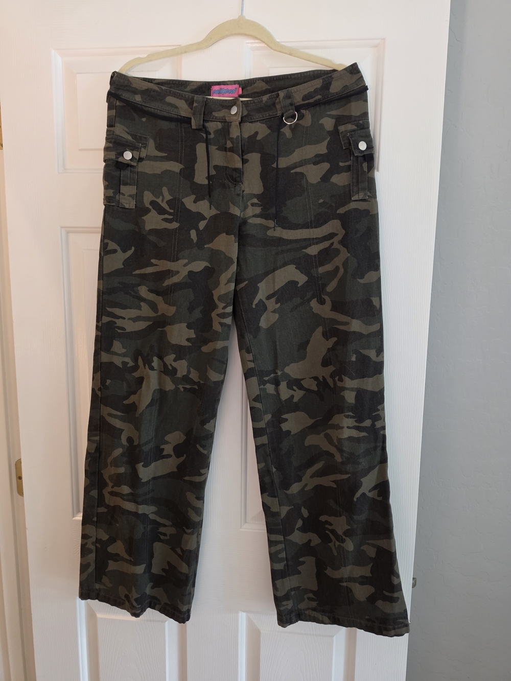 Edikted Camo Wide-Leg Cargo Pants - Olive Green & Dark Green Large